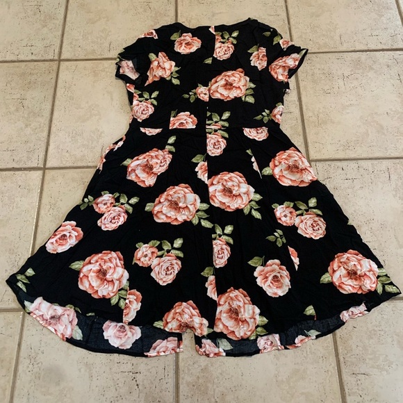 Forever 21+ Plus Size Floral Wrap-Style Mini Dress 1X - Picture 4 of 5